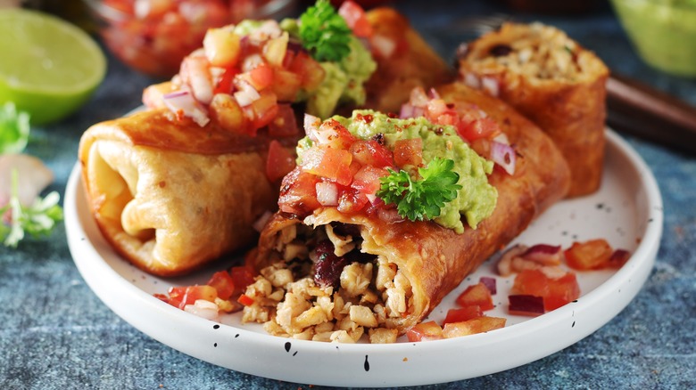 Assiette de deux chimichangas