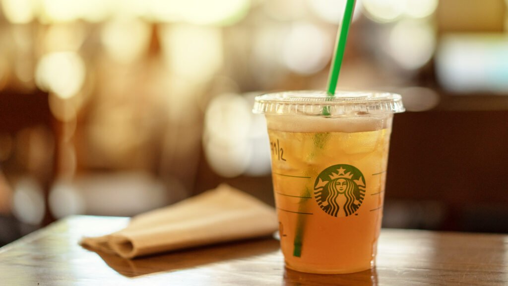 Comment ajouter une touche de menthe fraîche à votre thé vert Starbucks