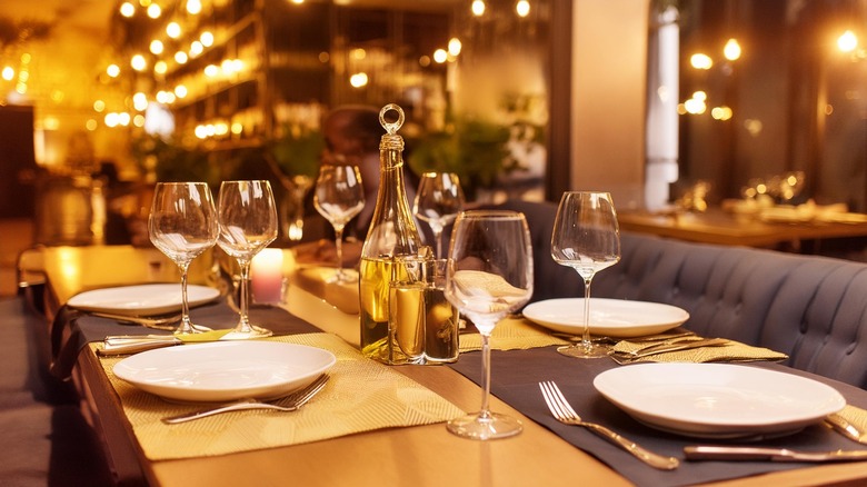 table à manger de restaurant