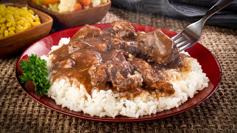 pointes de boeuf sur riz