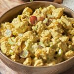 La poudre de curry est le moyen infaillible de réchauffer une salade de poulet