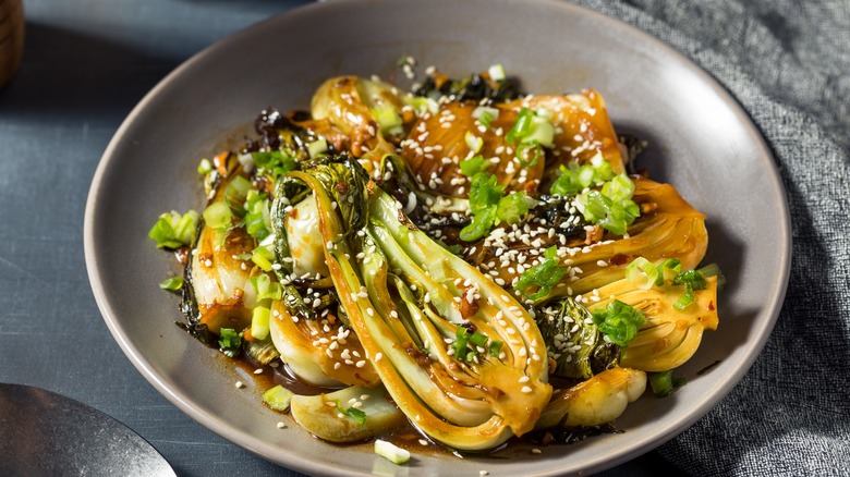 Bok choy sauté aux graines de sésame