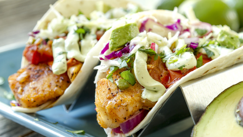 Tacos de poisson avec salade de chou