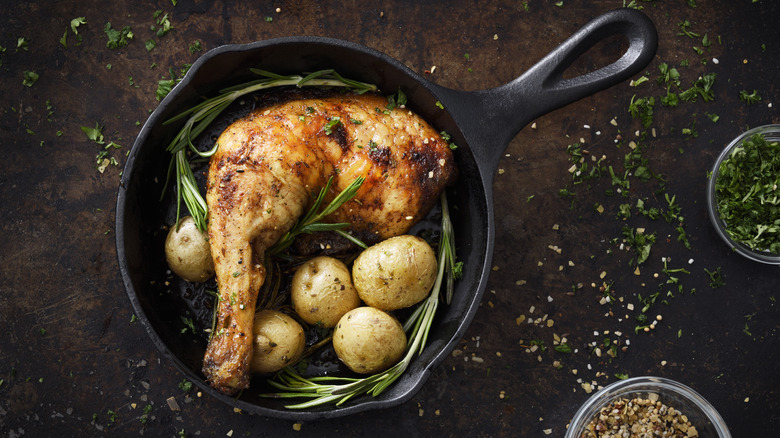 Poulet et pommes de terre à la poêle