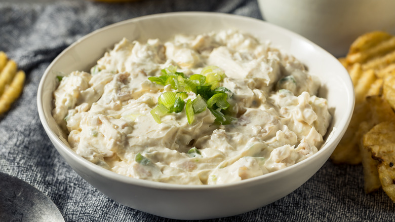 bol blanc de trempette aux palourdes