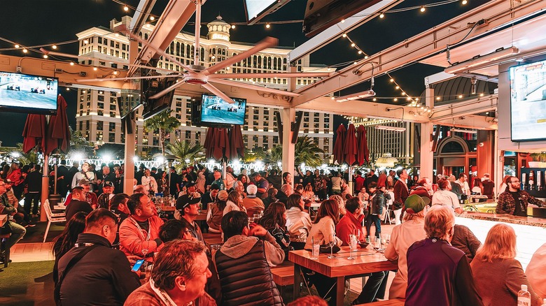 Les invités du Beer Park la nuit