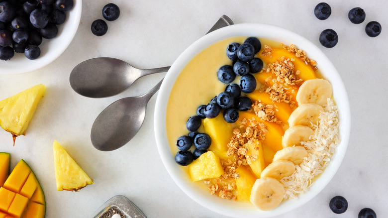 Bol de smoothie à l'ananas