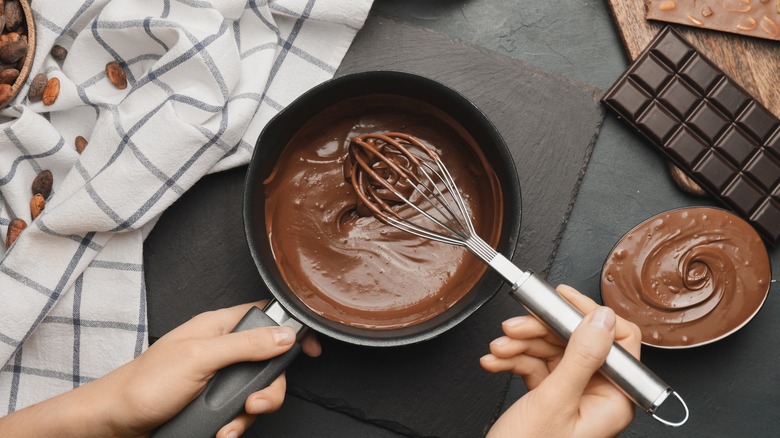 chocolat fondu dans une casserole