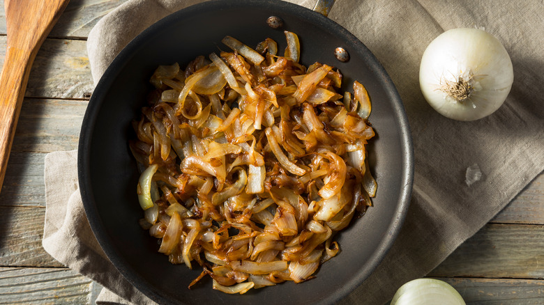 Oignons caramélisés à la poêle