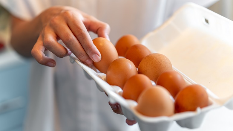 Oeufs dans un récipient