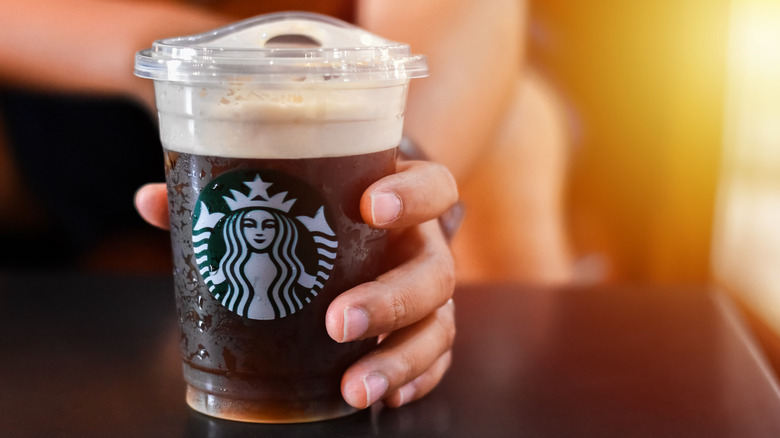 Infusion froide Starbucks avec de la crème