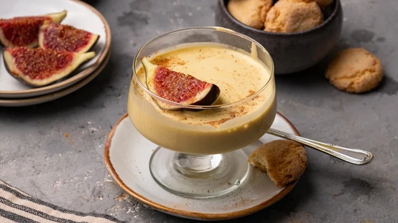 Crème anglaise aux tranches de figues