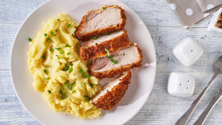 côtelettes de porc en croûte poêlées