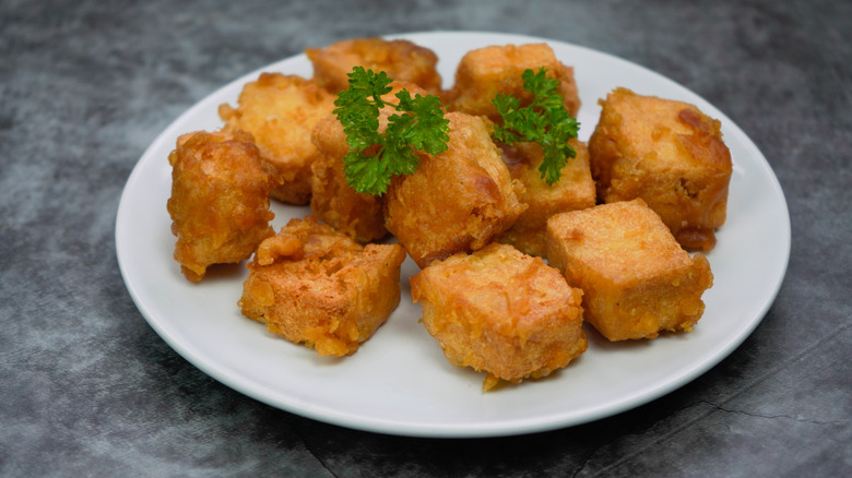 cubes de tofu frits