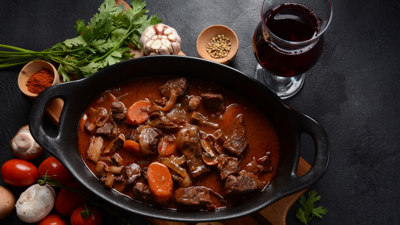 boeuf bourguignon au vin et ingrédients