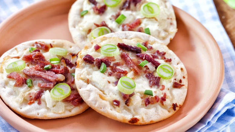 Mini pizzas aux oignons verts