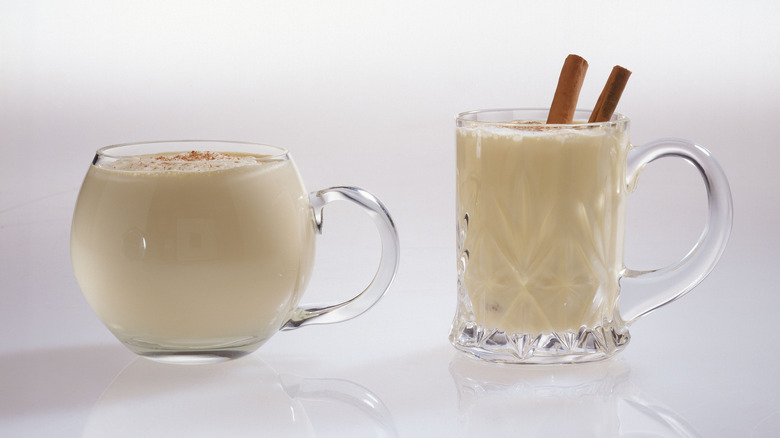 Deux tasses de lait de poule