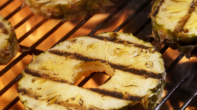 Ananas grillé 