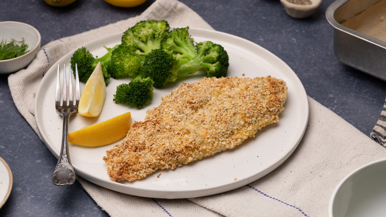 tilapia cuit au four en croûte d'amandes 