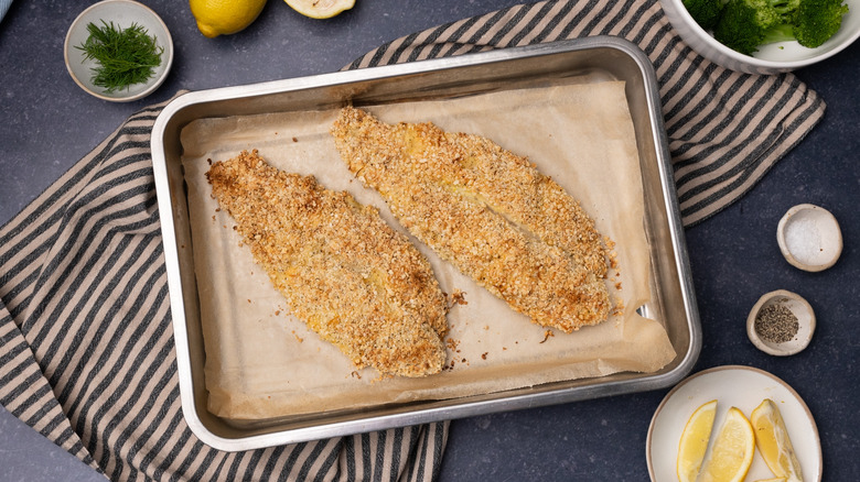 tilapia cuit au four en croûte d'amandes 