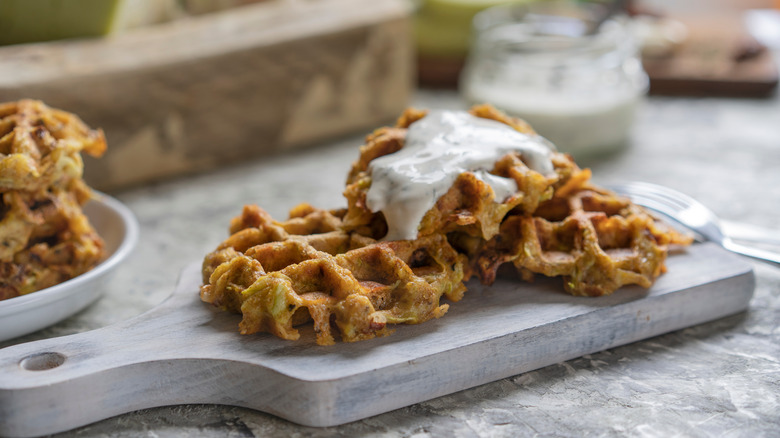 Gaufres salées à la sauce tzatziki 