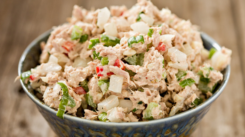 bol de salade de thon