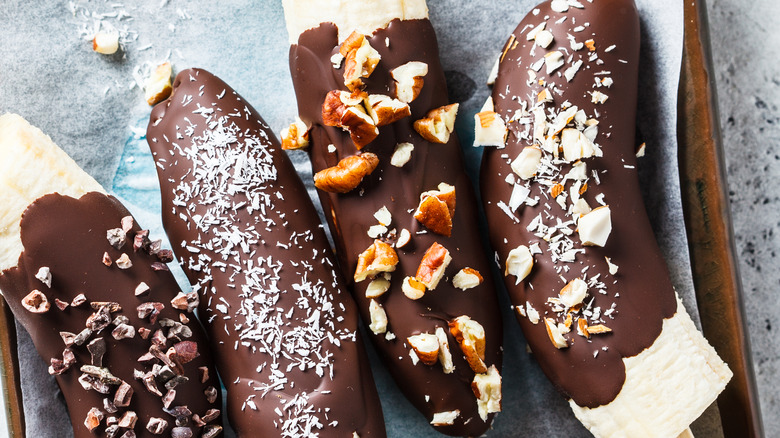 fruits surgelés avec chocolat et garnitures