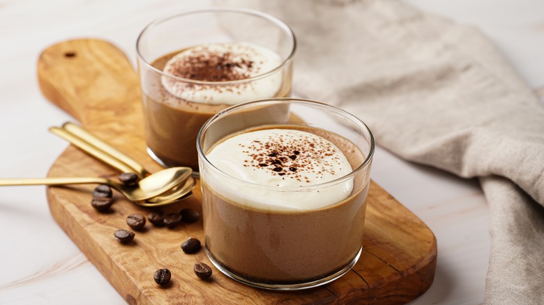 Mousse italienne au chocolat et au café à bord