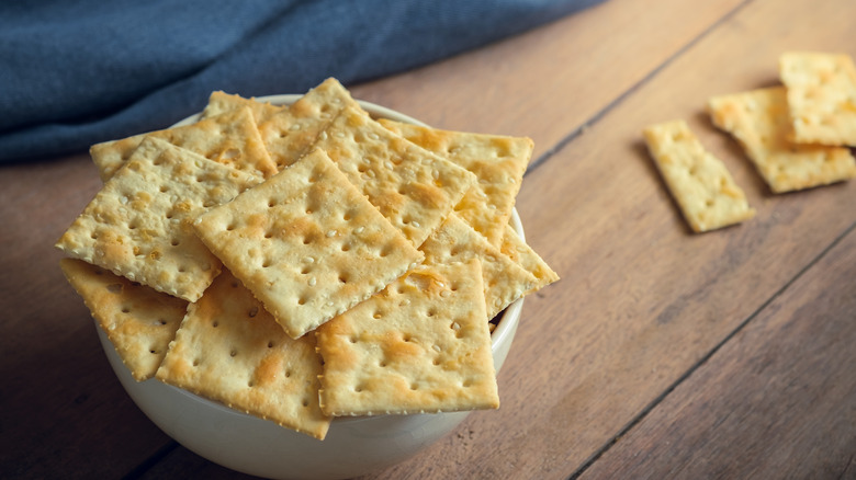 Biscuits salés assaisonnés aux graines de sésame