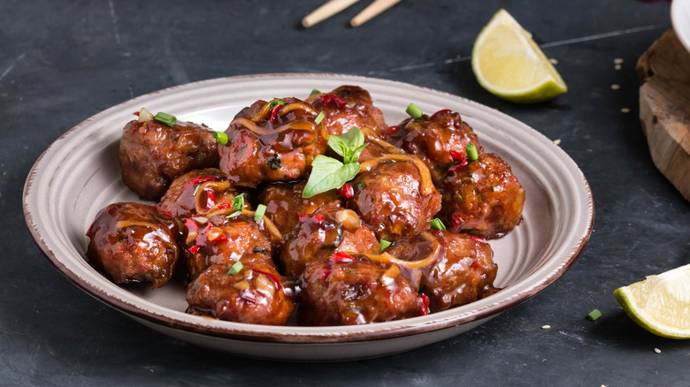 Boulettes de viande cocktail sur assiette