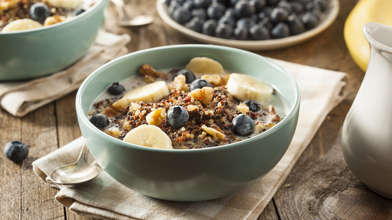 Bouillie de quinoa aux fruits