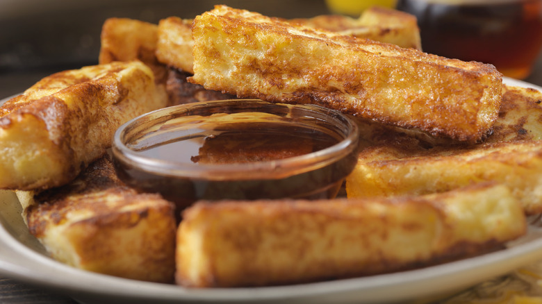 assiette de pain perdu