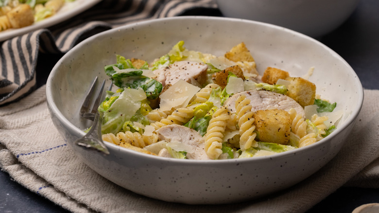 salade de pâtes au poulet césar 