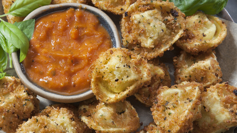 tortellinis frits à la sauce tomate