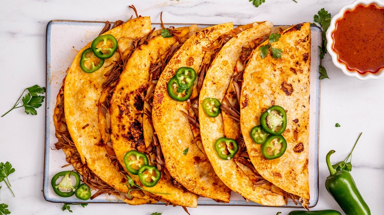 quesadillas farcies à la birria