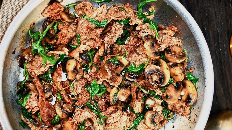 sauté de bœuf émincé et de légumes à la poêle