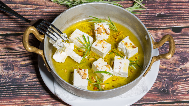 blocs de feta marinés à l'huile