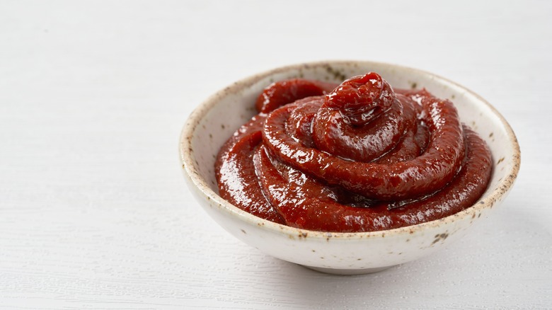 bol de gochujang sur la photo