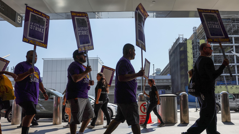 Piquetage du chapitre de Los Angeles du SEIU à l'aéroport de Los Angeles