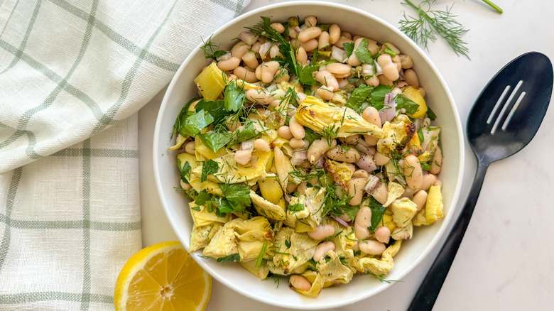 Salade d'artichauts et haricots blancs