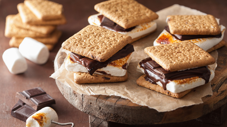 Plateau en bois de s'mores