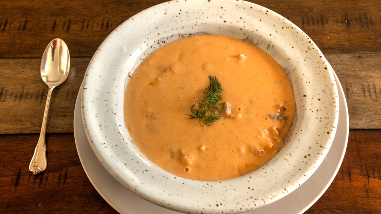 Bisque de fruits de mer à l'aneth