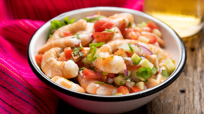 Bol de ceviche de crevettes