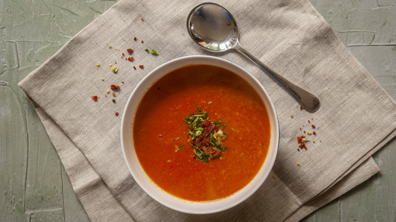 soupe de tomates à la cuillère