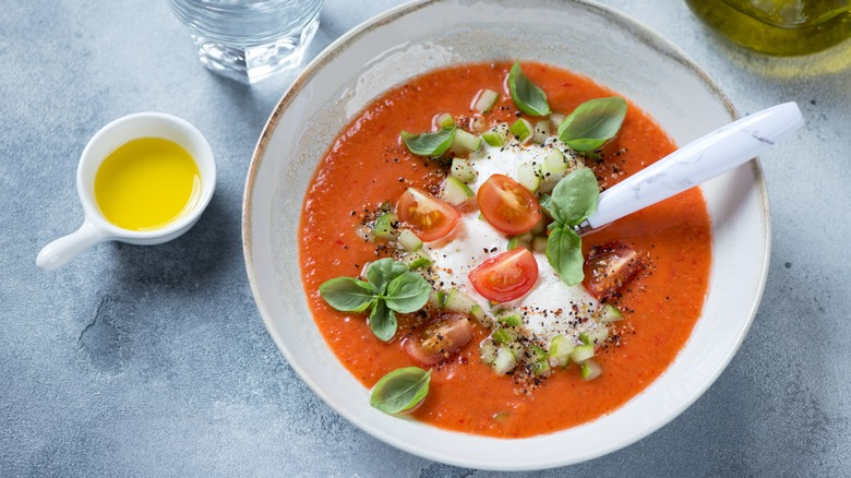 Soupe de tomates au fromage burrata