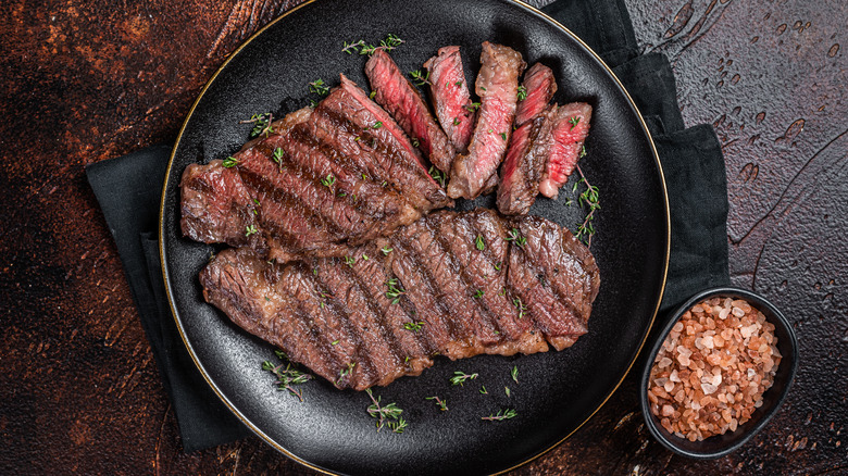 Steak à la poêle et au sel