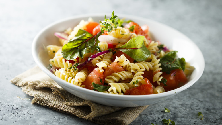 bol de salade de pâtes