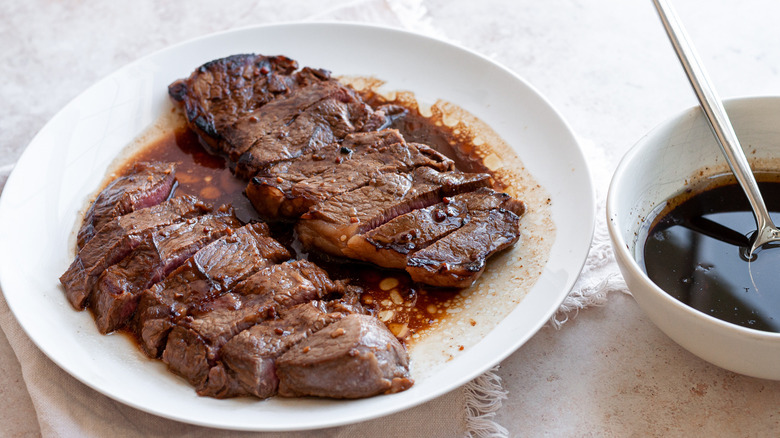 steak cuit avec sauce soja