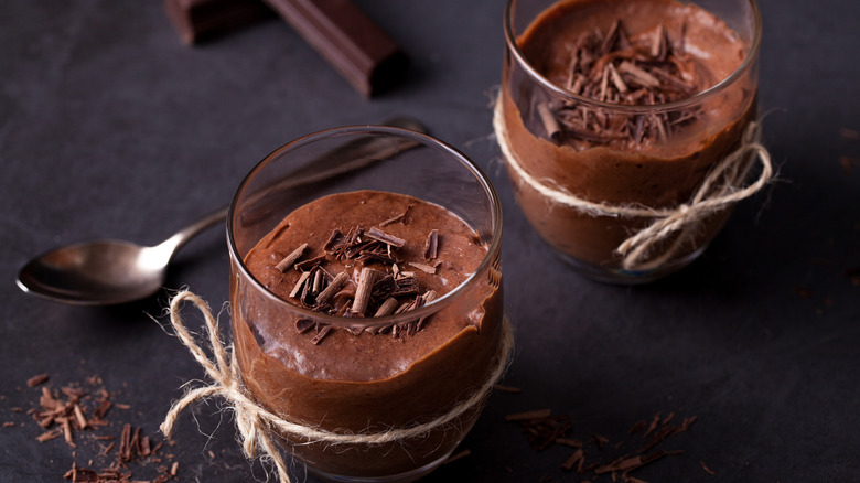 Mousse au chocolat dans des verrines