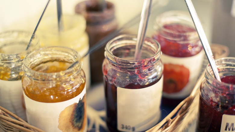 ouvrir les pots de confiture